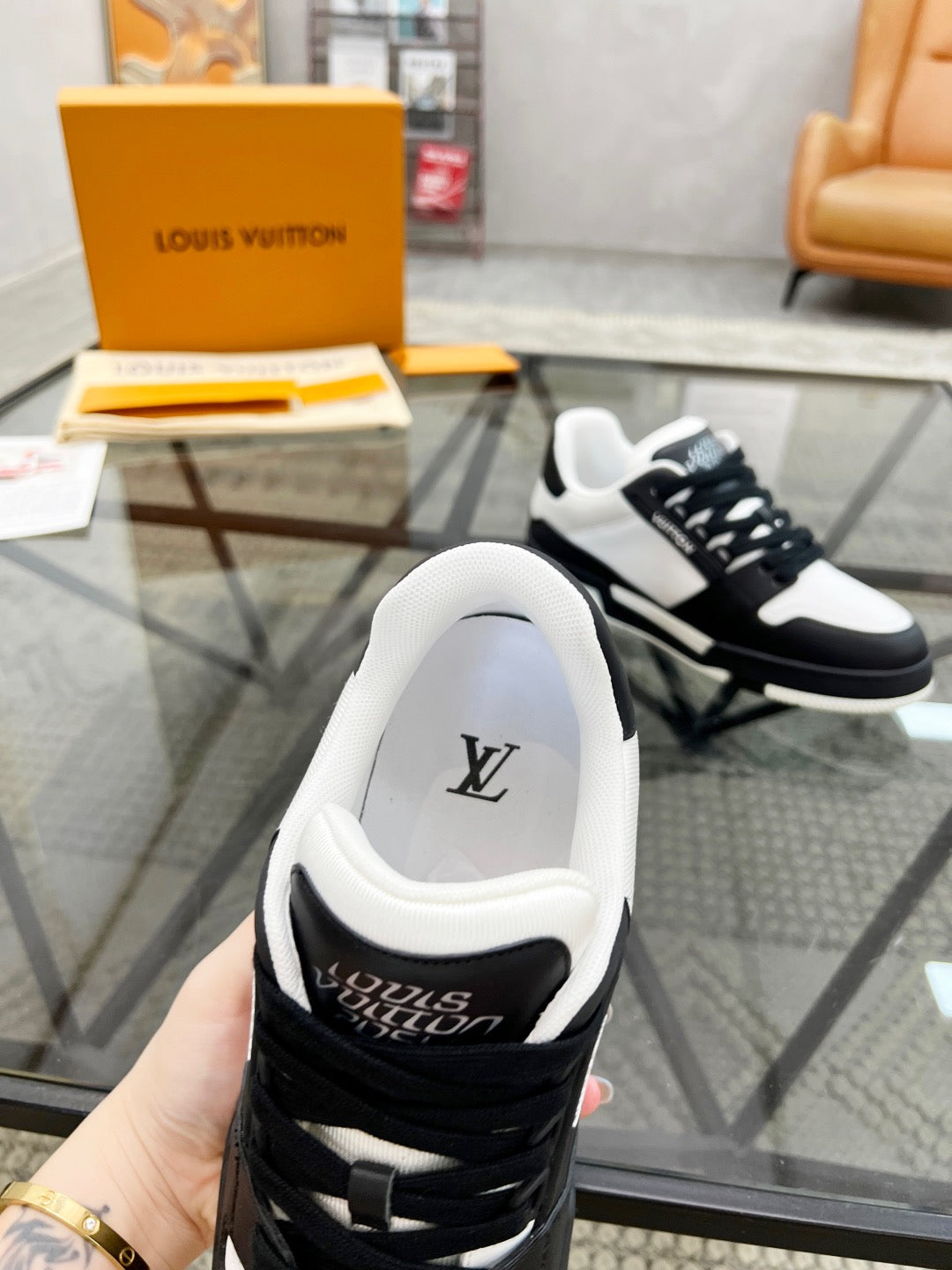 High-End Louis Vuitton-Inspired Sneakers - Premium Quality ReplicaDescription:Experience luxury and style with these Louis Vuitton-inspired sneakers, crafted with precision and care. Featuring 🇮🇹 imported cowhide leather and flyiLibre TiendaHigh-End Louis Vuitton-Inspired Sneakers - Premium Quality Replica