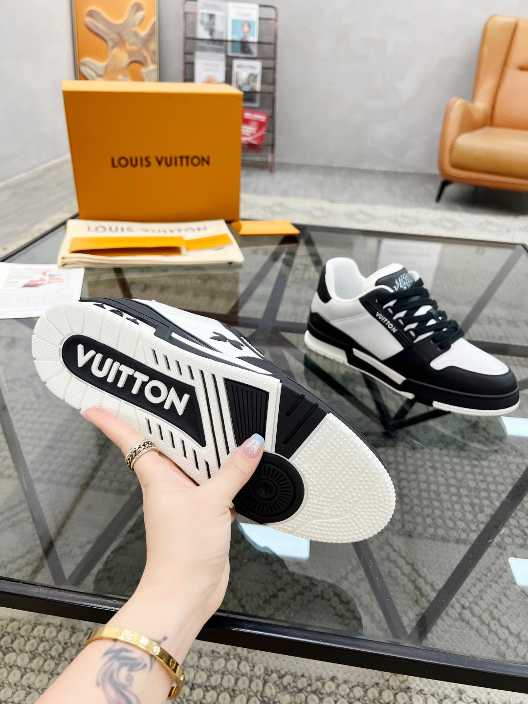 High-End Louis Vuitton-Inspired Sneakers - Premium Quality ReplicaDescription:Experience luxury and style with these Louis Vuitton-inspired sneakers, crafted with precision and care. Featuring 🇮🇹 imported cowhide leather and flyiLibre TiendaHigh-End Louis Vuitton-Inspired Sneakers - Premium Quality Replica