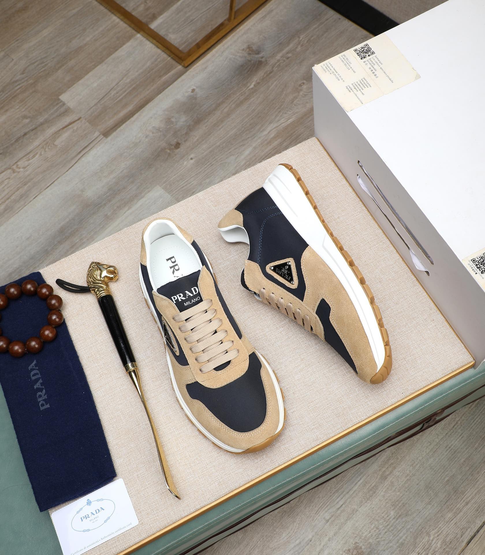 Prada 2024 Premium Replica Sneakers – Low-Key LuxuryDescription:Discover the perfect blend of craftsmanship and style with the Prada 2024 Premium Replica Sneakers, designed to emulate the original with unparalleled prLibre TiendaPrada 2024 Premium Replica Sneakers – Low-Key Luxury