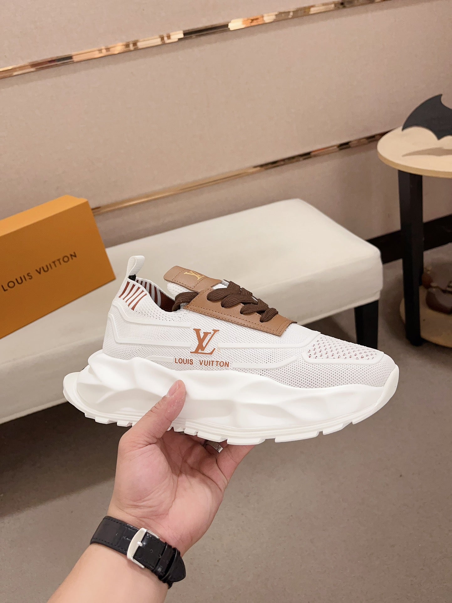 Premium Louis Vuitton Replica SneakersDescription:Indulge in the luxury of Louis Vuitton-inspired TB920280 Replica Sneakers, crafted to mirror the official website design with unparalleled accuracy. ThesLibre TiendaPremium Louis Vuitton Replica Sneakers