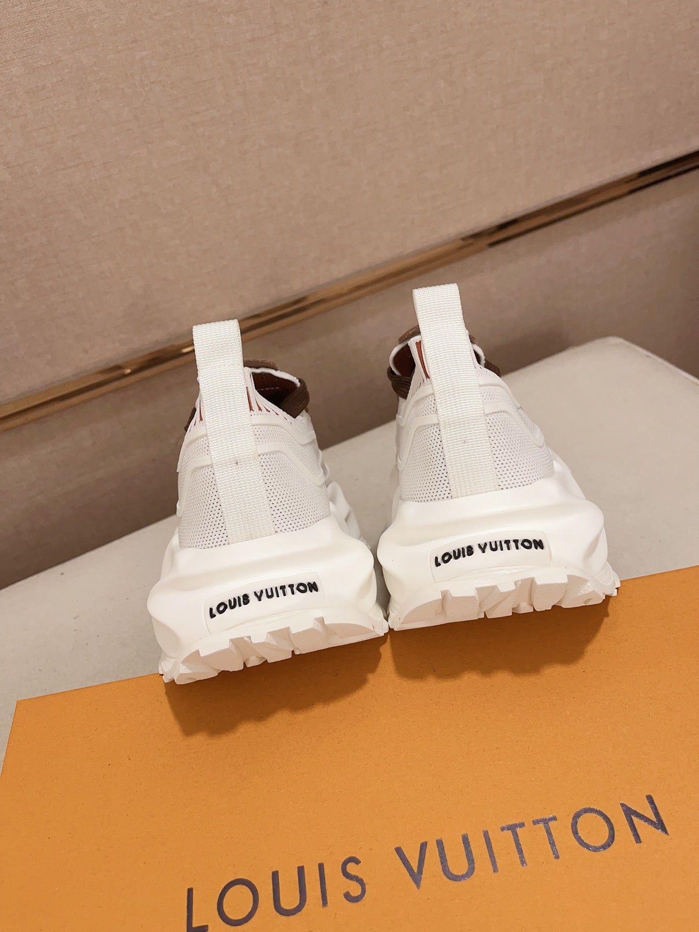 Premium Louis Vuitton Replica SneakersDescription:Indulge in the luxury of Louis Vuitton-inspired TB920280 Replica Sneakers, crafted to mirror the official website design with unparalleled accuracy. ThesLibre TiendaPremium Louis Vuitton Replica Sneakers