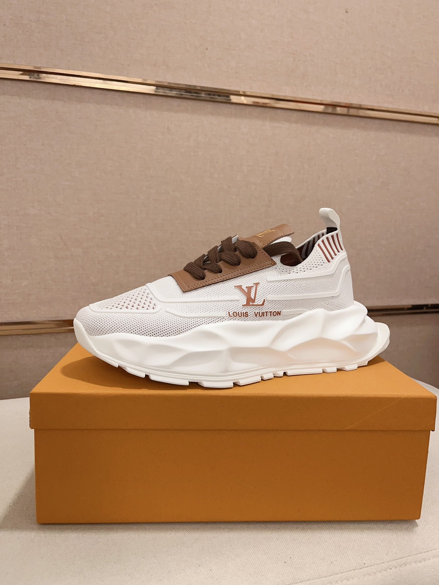 Premium Louis Vuitton Replica SneakersDescription:Indulge in the luxury of Louis Vuitton-inspired TB920280 Replica Sneakers, crafted to mirror the official website design with unparalleled accuracy. ThesLibre TiendaPremium Louis Vuitton Replica Sneakers