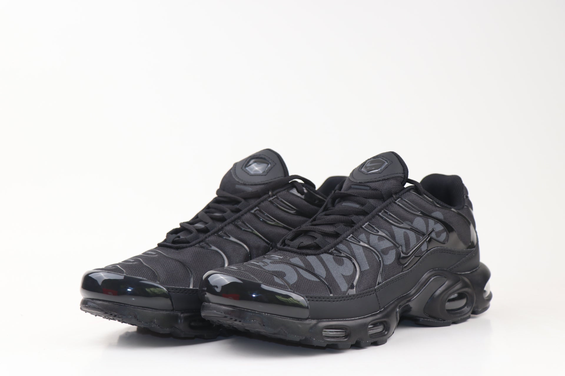 Fusion of Performance and StyleFusion of Performance and Style
The Nike Air Max TN Plus offers a sleek, futuristic design combined with unparalleled comfort. Known for its signature Tuned Air cushLibre TiendaFusion