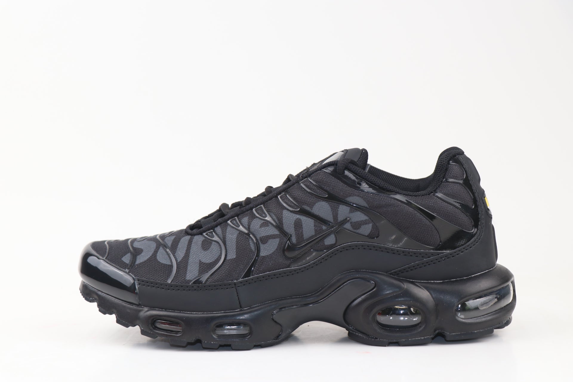 Fusion of Performance and StyleFusion of Performance and Style
The Nike Air Max TN Plus offers a sleek, futuristic design combined with unparalleled comfort. Known for its signature Tuned Air cushLibre TiendaFusion