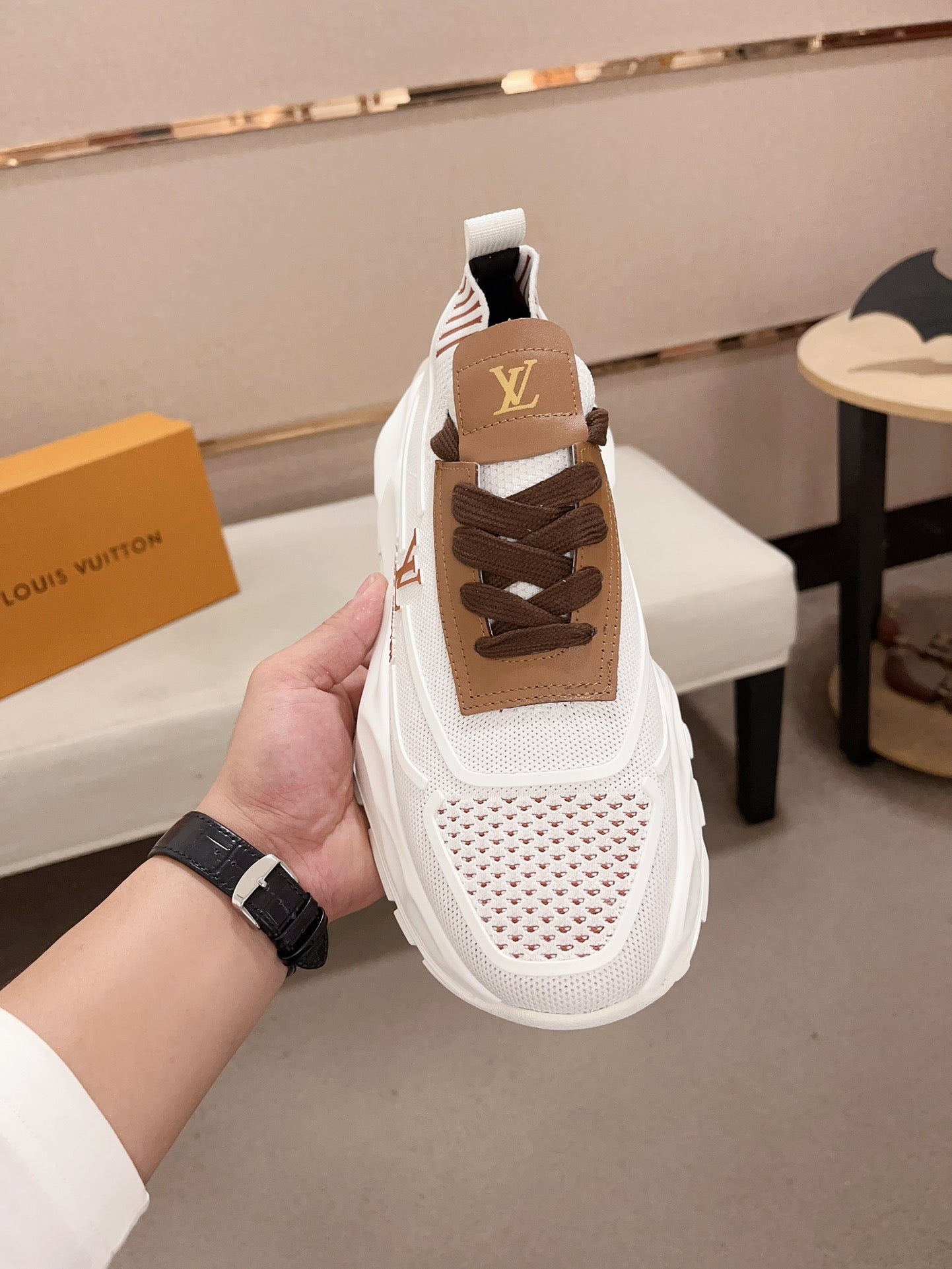 Premium Louis Vuitton Replica SneakersDescription:Indulge in the luxury of Louis Vuitton-inspired TB920280 Replica Sneakers, crafted to mirror the official website design with unparalleled accuracy. ThesLibre TiendaPremium Louis Vuitton Replica Sneakers